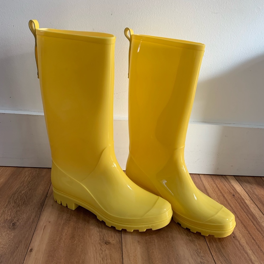 NWOT Bright Yellow Rain Boots